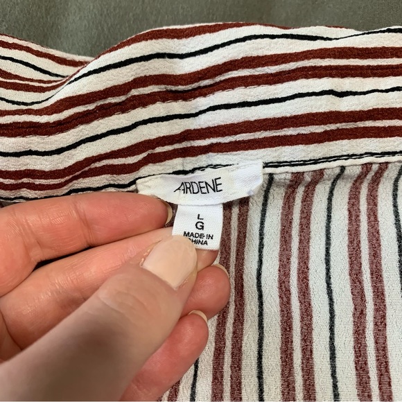 Stripped cropped button up blouse - Picture 2 of 4